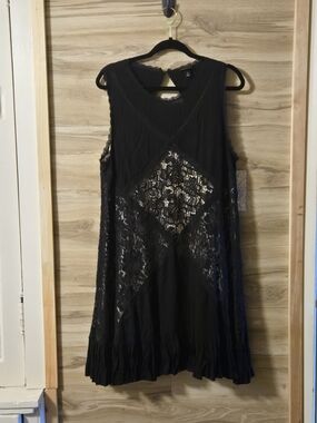 Black Lace Panel Sleeveless Dress